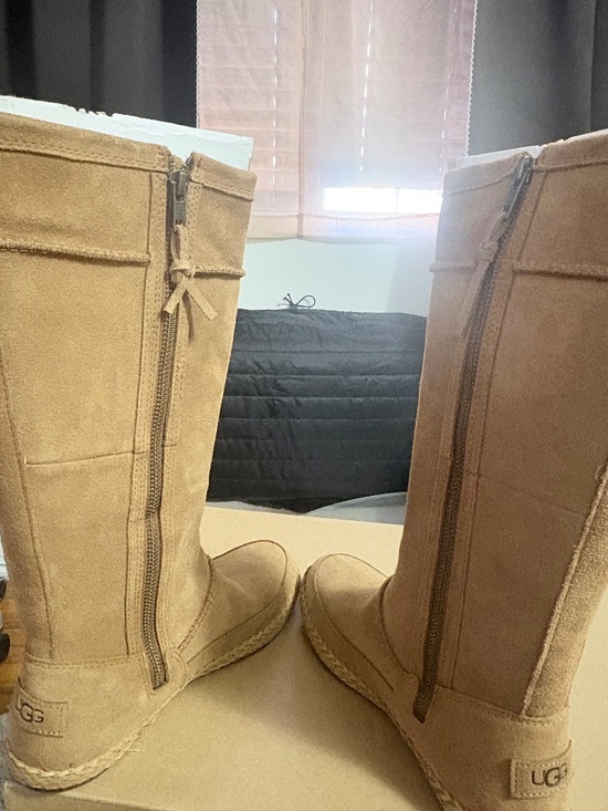 Ugg suede boots - Picture 7 of 9